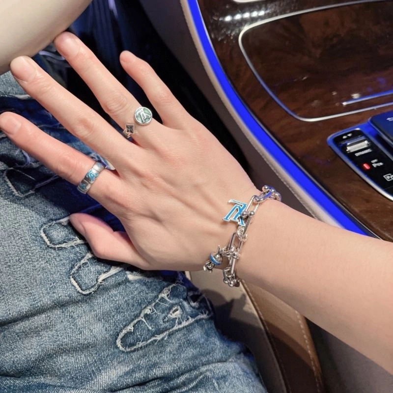 Louis Vuitton Bracelets Popular 251796