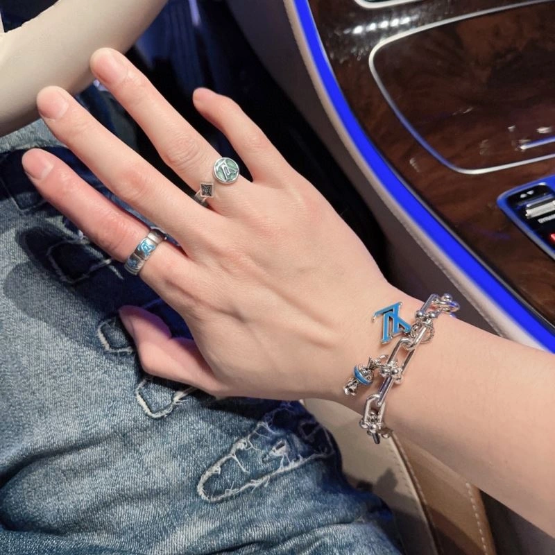 Louis Vuitton Bracelets Popular 251796