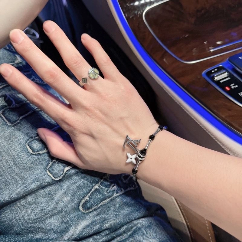 Sporty Louis Vuitton Bracelets 251795