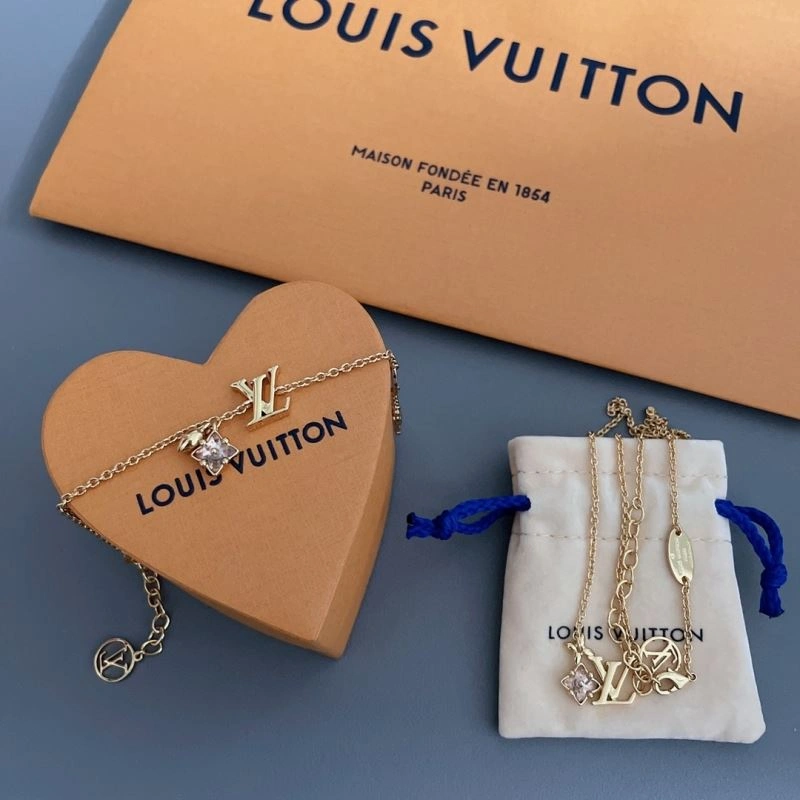 Premium Louis Vuitton Bracelets 251781
