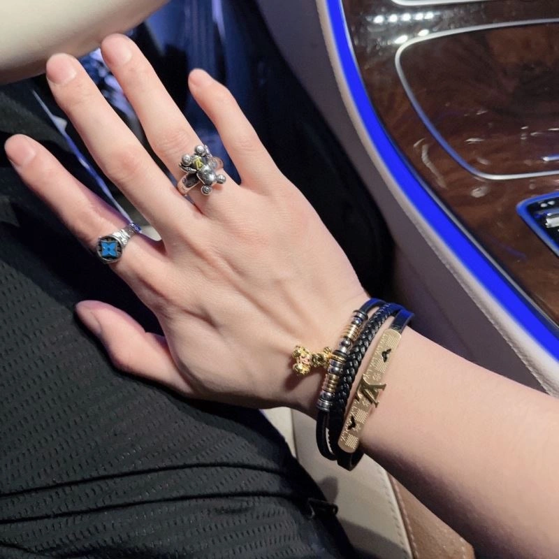 Louis Vuitton Bracelets Comfortable 251777