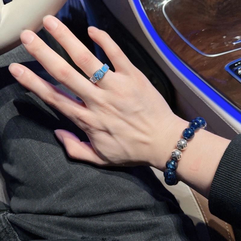 Snug Louis Vuitton Bracelets 251779