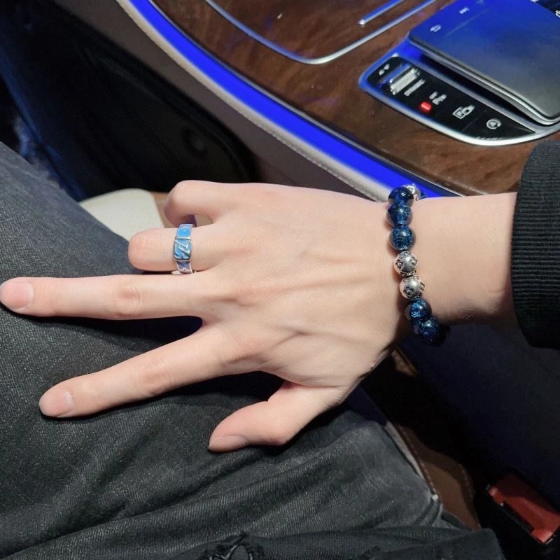 Snug Louis Vuitton Bracelets 251779