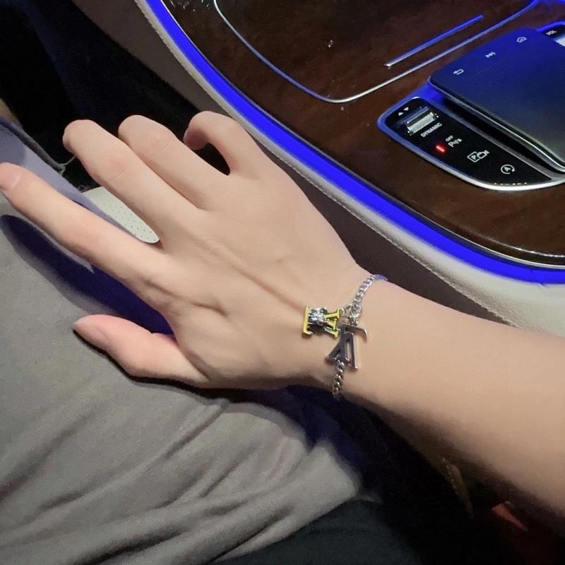 Louis Vuitton Bracelets Modern 251768