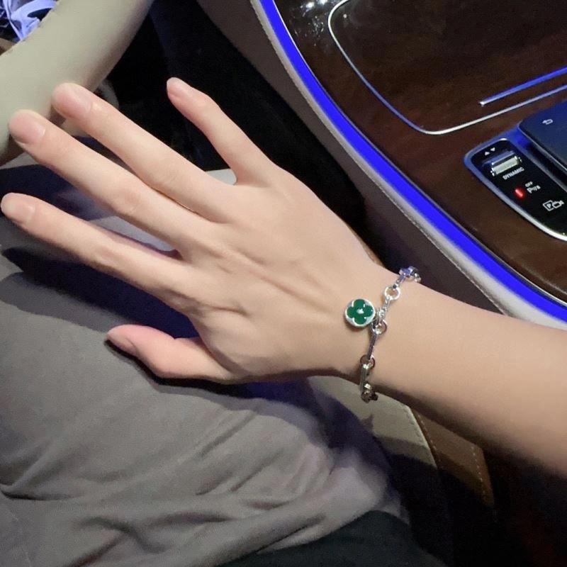 StreetReady Louis Vuitton Bracelets 251764