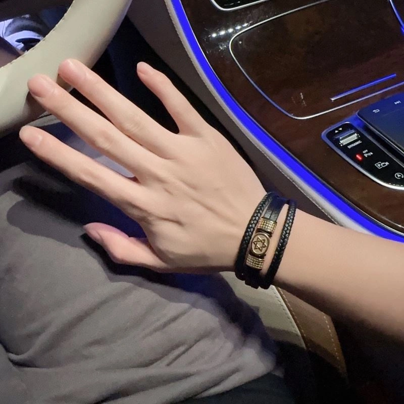 Supportive Louis Vuitton Bracelets 251754