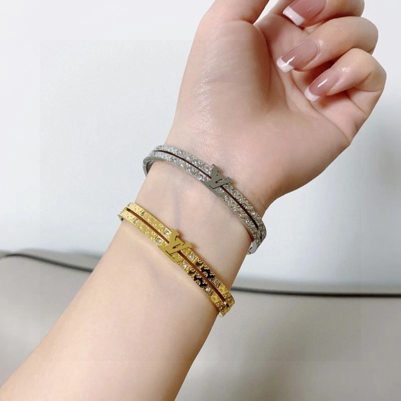 Louis Vuitton Bracelets Practical 251609