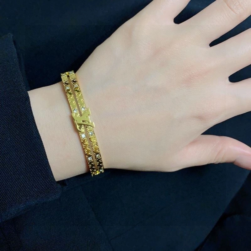Louis Vuitton Bracelets Practical 251609