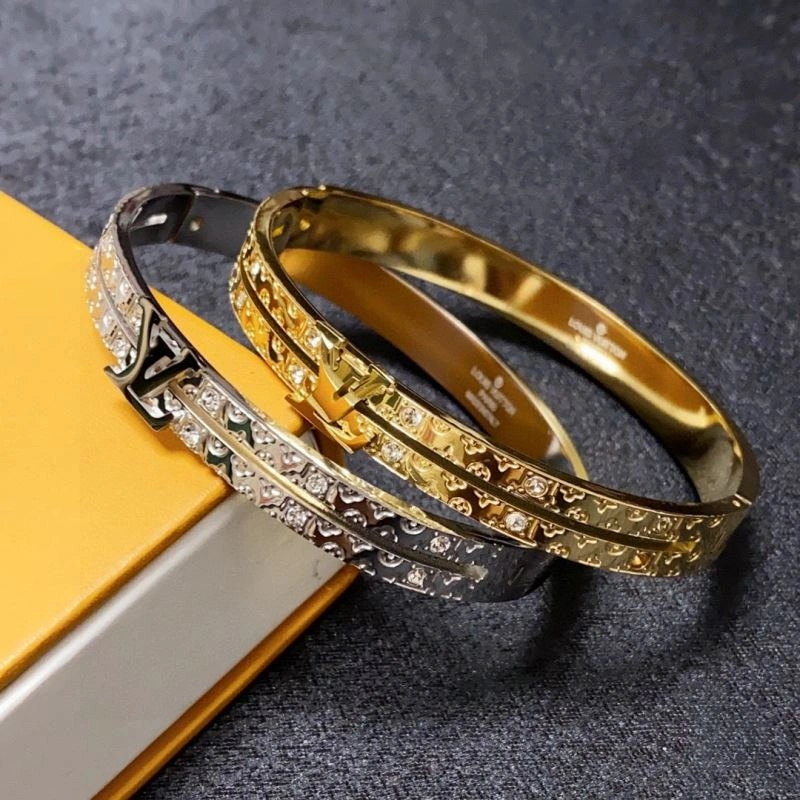 Louis Vuitton Bracelets Practical 251609