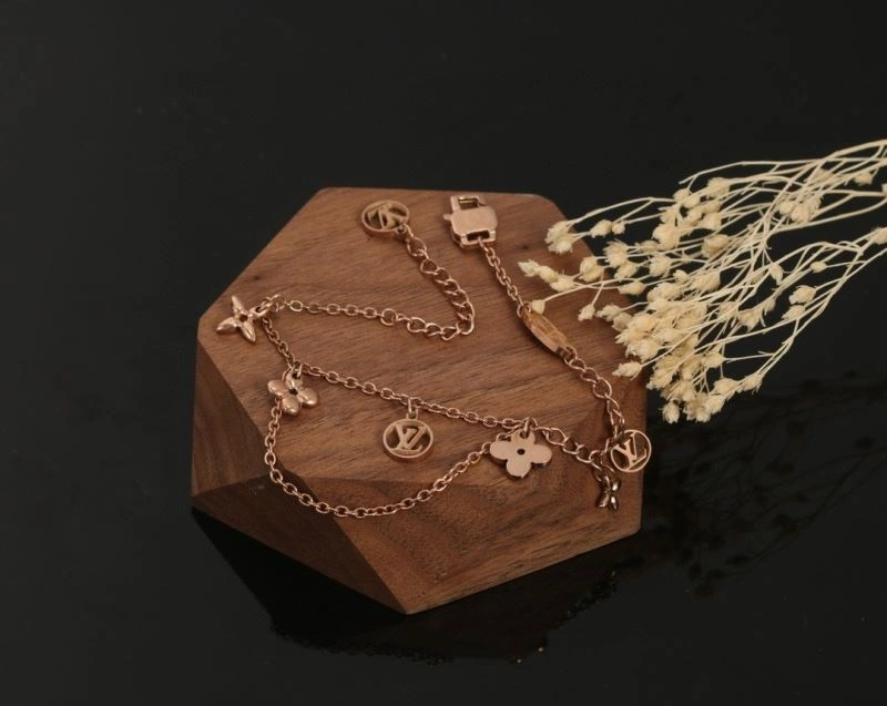 Fashionable Louis Vuitton Bracelets 251603