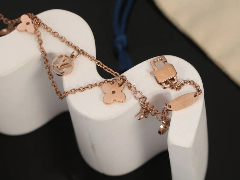 Fashionable Louis Vuitton Bracelets 251603