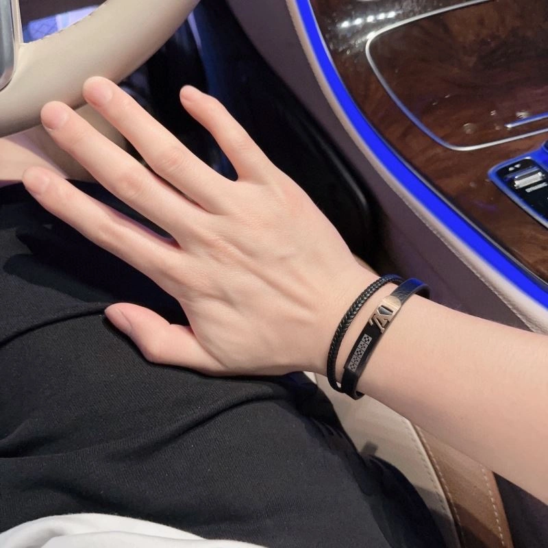 Effortless Louis Vuitton Bracelets 251612