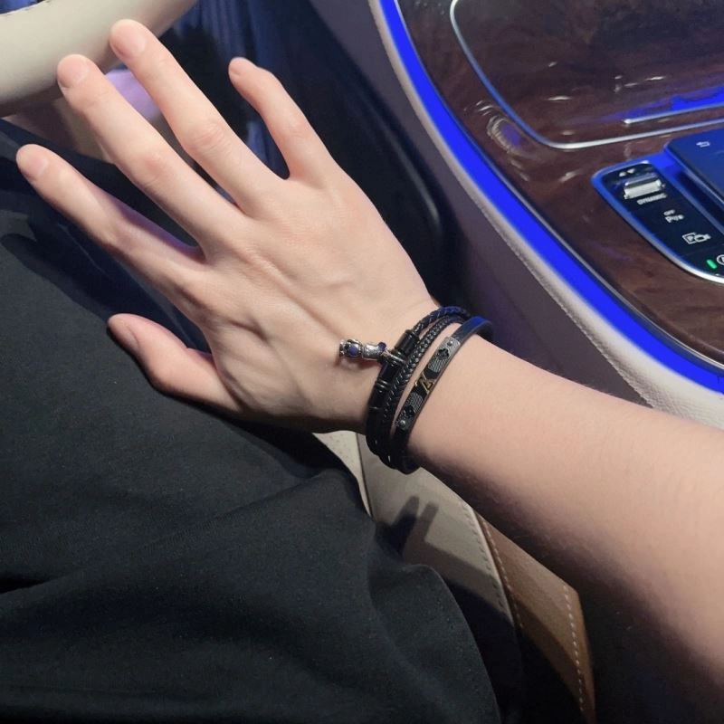Louis Vuitton Bracelets Youthful 251620