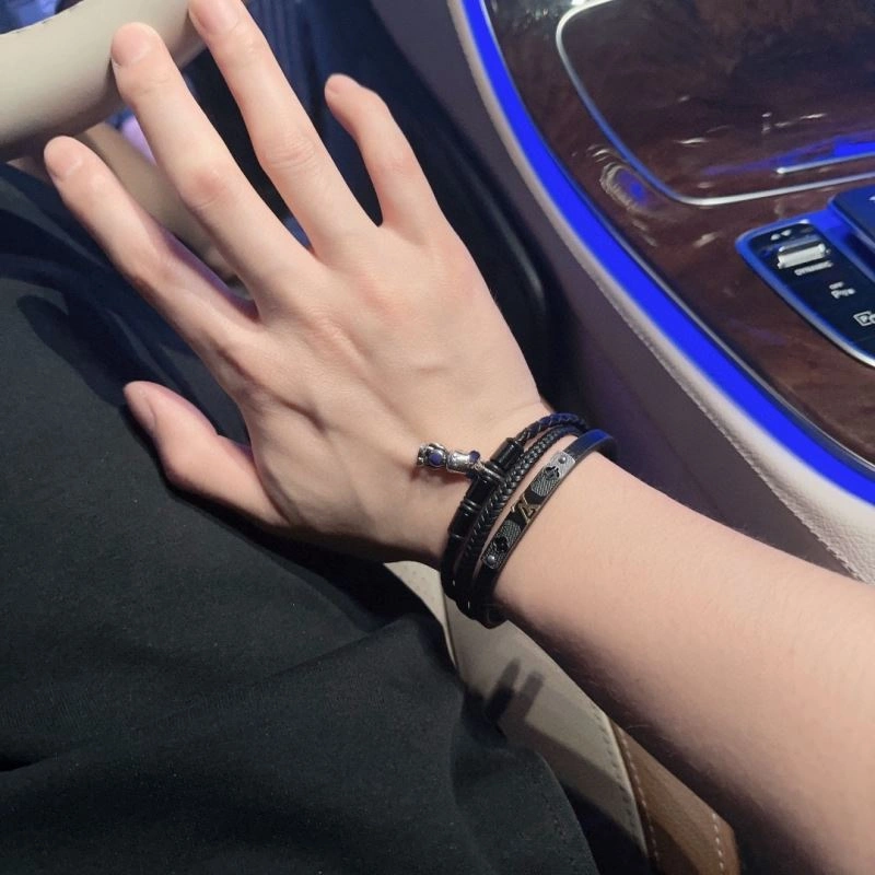 Louis Vuitton Bracelets Youthful 251620
