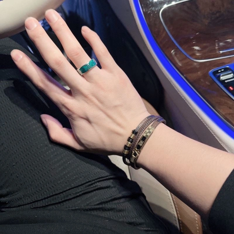 WellDesigned Louis Vuitton Bracelets 251598