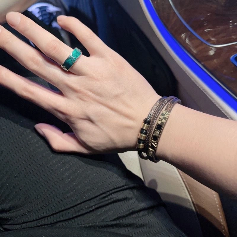WellDesigned Louis Vuitton Bracelets 251598