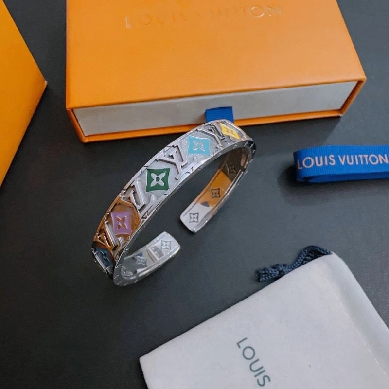 Louis Vuitton Bracelets Upgraded 251594