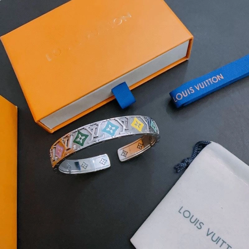 Louis Vuitton Bracelets Upgraded 251594
