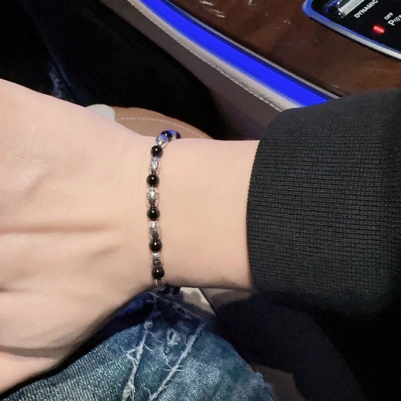 Sleek Louis Vuitton Bracelets 251570