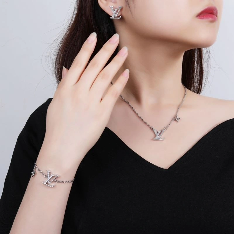 SoftTouch Louis Vuitton Bracelets 251564