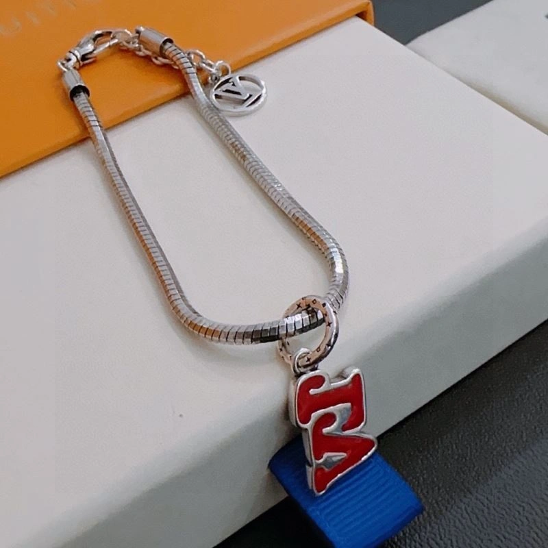 Bright Louis Vuitton Bracelets 251580