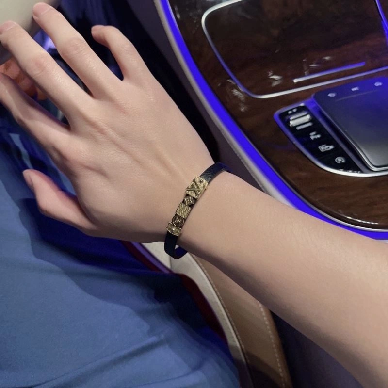 Louis Vuitton Bracelets FreshLook 251585