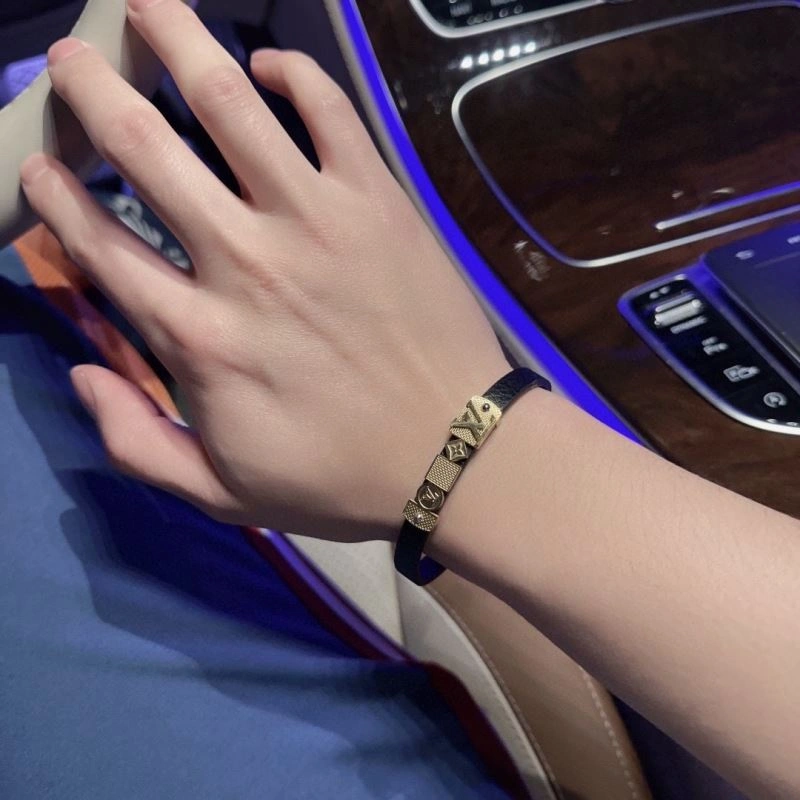 Louis Vuitton Bracelets FreshLook 251585