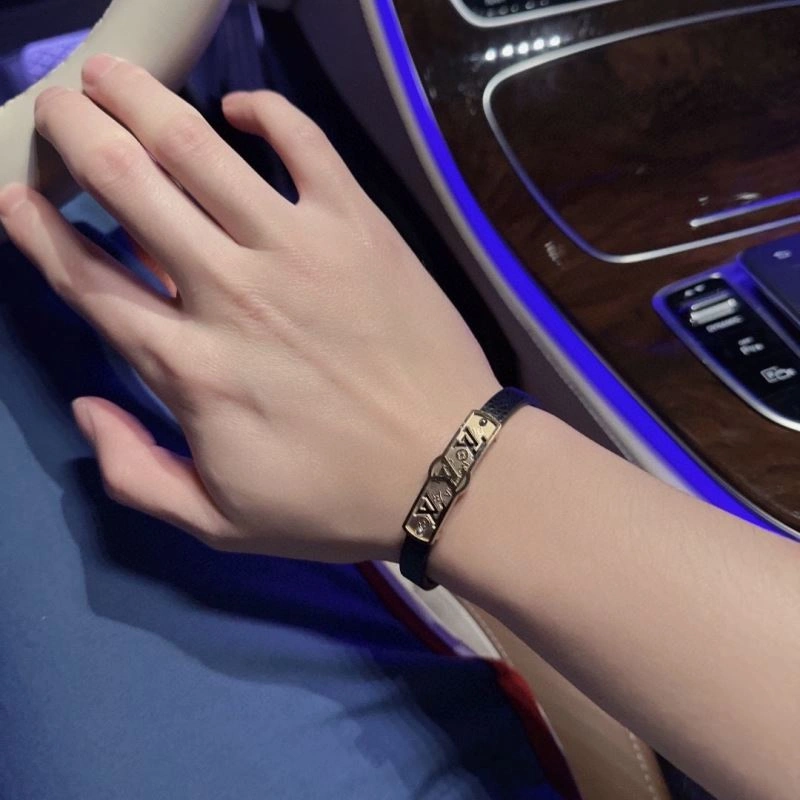 Resilient Louis Vuitton Bracelets 251584