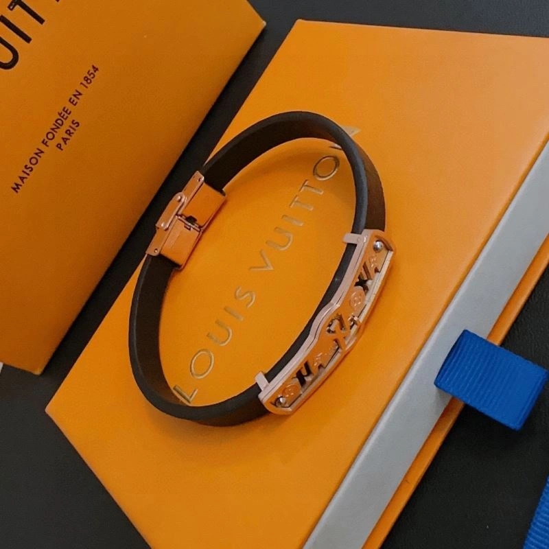 Resilient Louis Vuitton Bracelets 251584