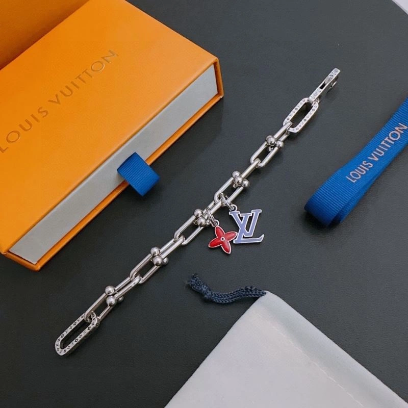 Minimalist Louis Vuitton Bracelets 251582