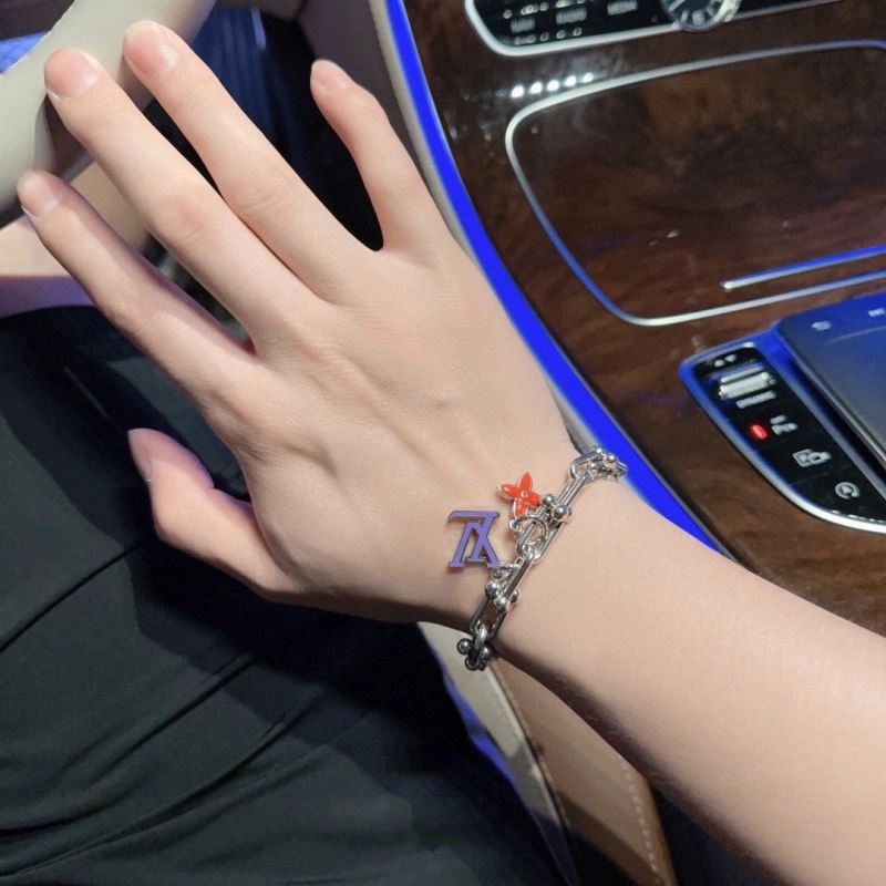 Minimalist Louis Vuitton Bracelets 251582