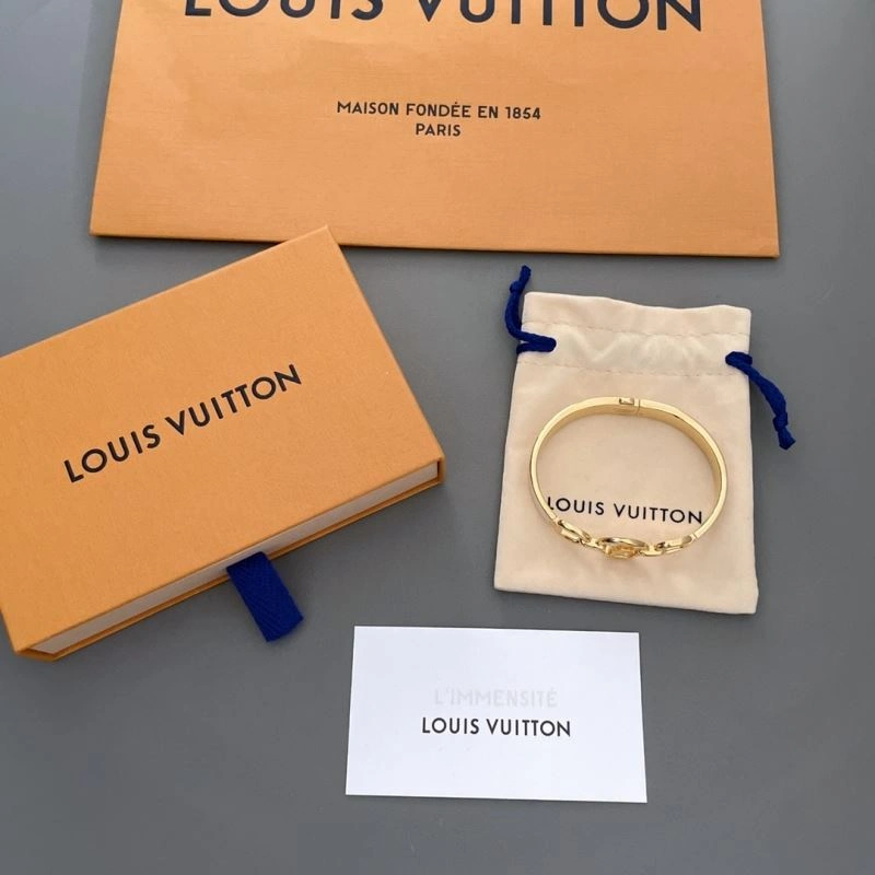 Louis Vuitton Bracelets Sporty 251571