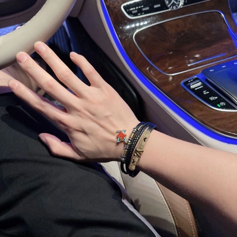 Effortless Louis Vuitton Bracelets 251583
