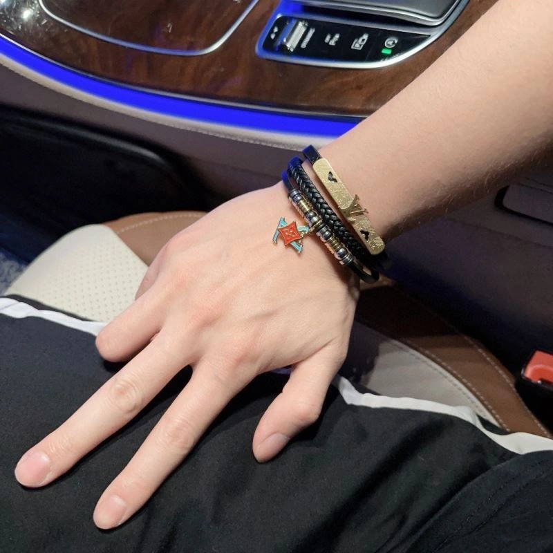 Effortless Louis Vuitton Bracelets 251583