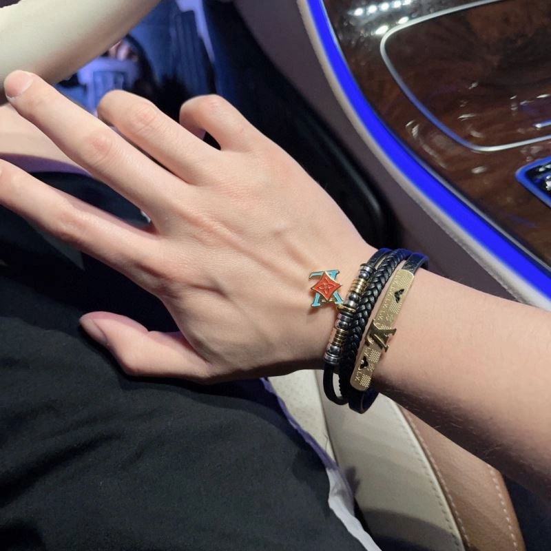 Effortless Louis Vuitton Bracelets 251583