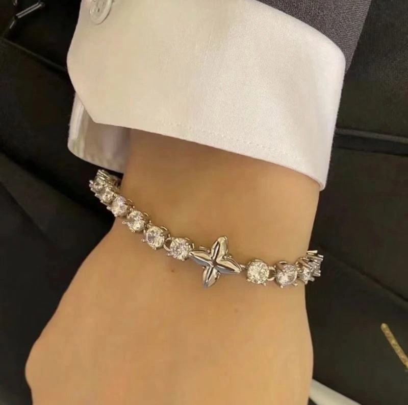 Snug Louis Vuitton Bracelets 251581