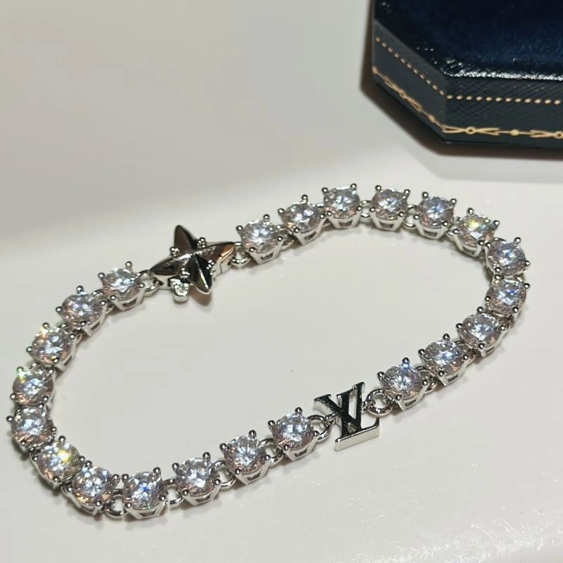 Snug Louis Vuitton Bracelets 251581