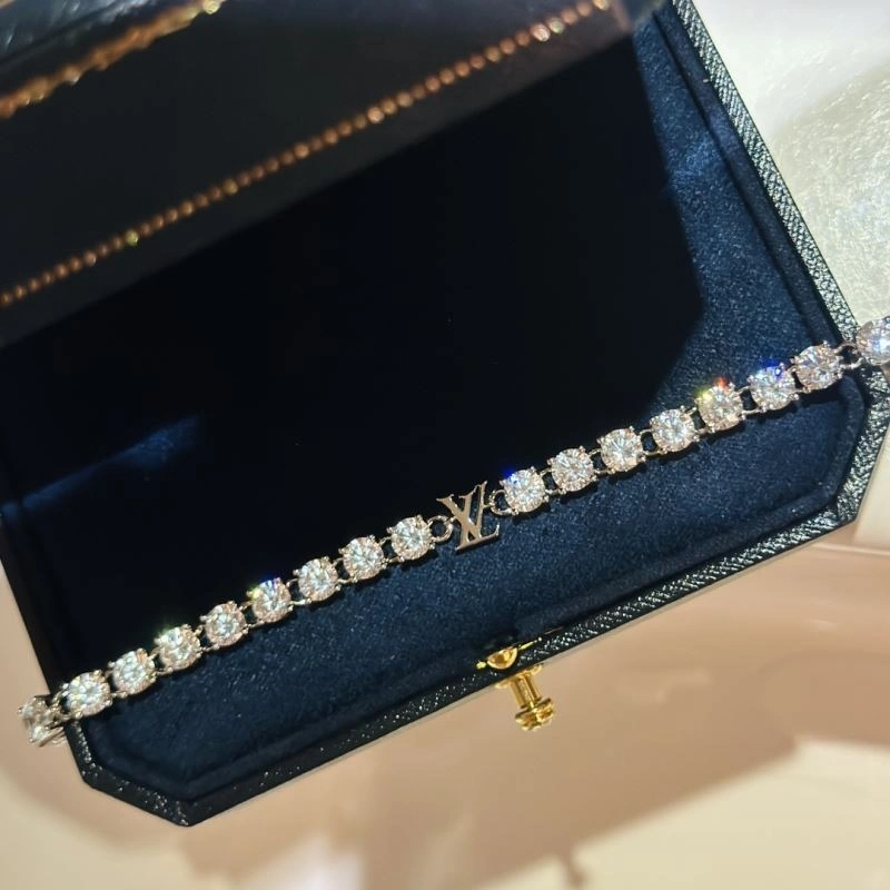 Snug Louis Vuitton Bracelets 251581