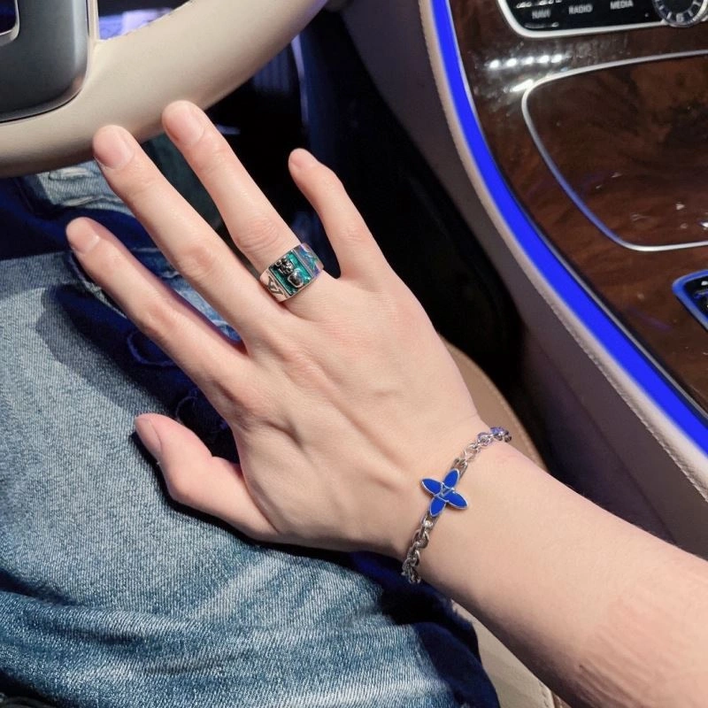 UrbanStyle Louis Vuitton Bracelets 251565