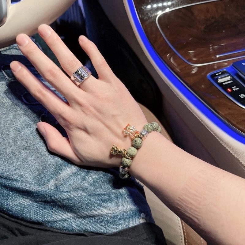 Fashionable Louis Vuitton Bracelets 251575