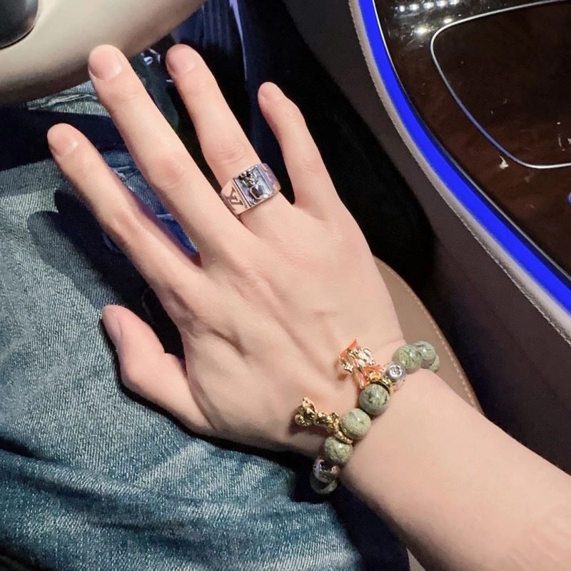 Fashionable Louis Vuitton Bracelets 251575