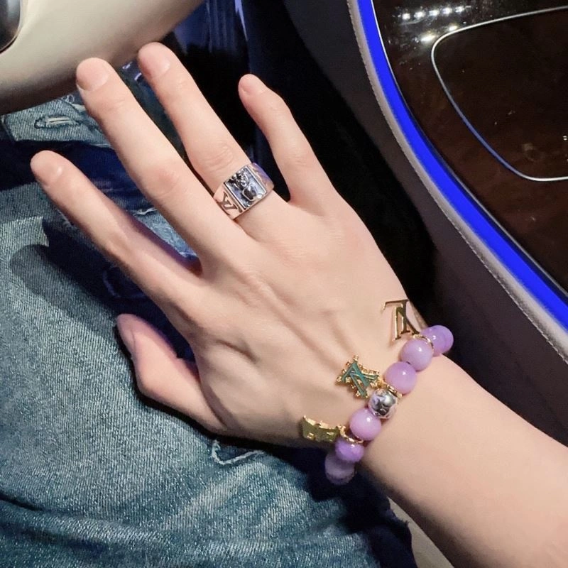 Sporty Louis Vuitton Bracelets 251577