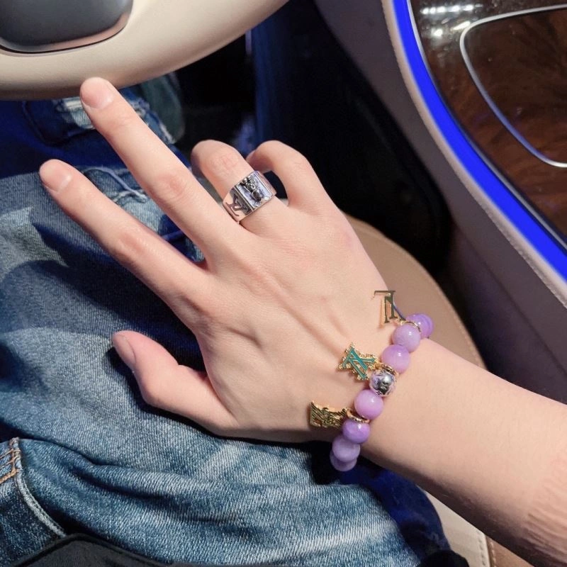 Sporty Louis Vuitton Bracelets 251577