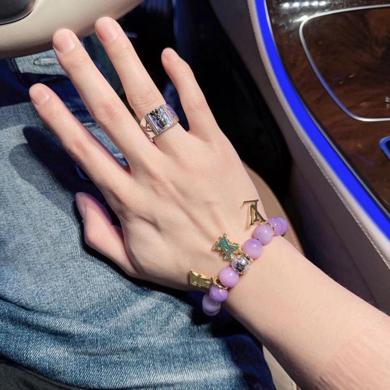 Sporty Louis Vuitton Bracelets 251577