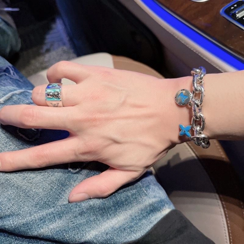 Louis Vuitton Bracelets SmartChoice 251576