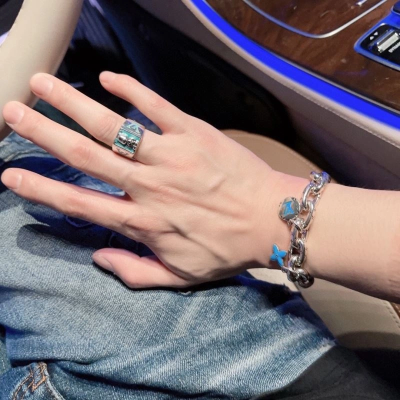 Louis Vuitton Bracelets SmartChoice 251576