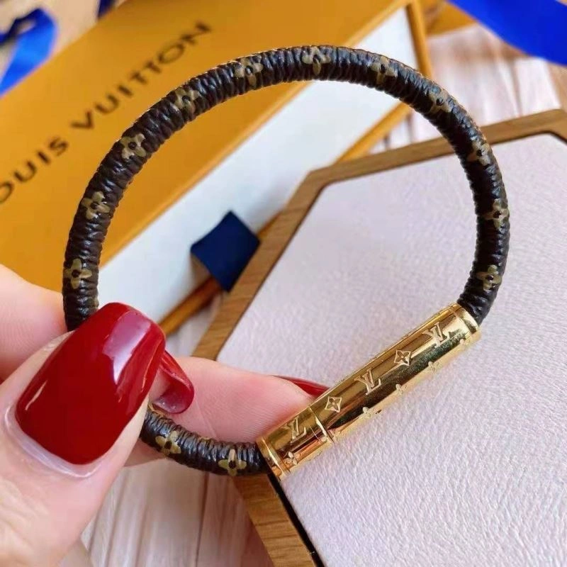 Bright Louis Vuitton Bracelets 251188
