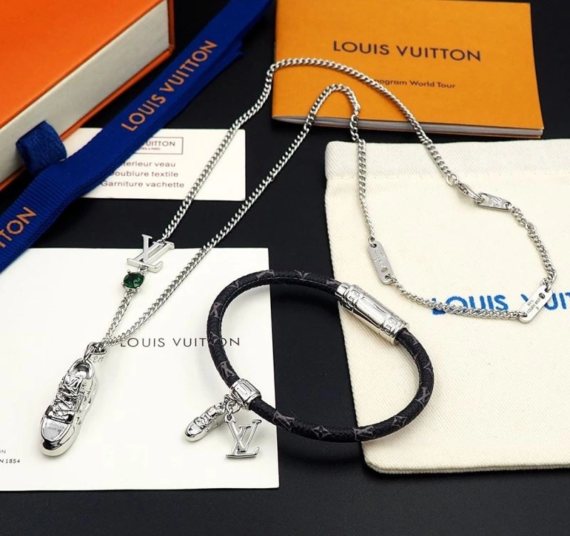 Louis Vuitton Bracelets Upgraded 251185