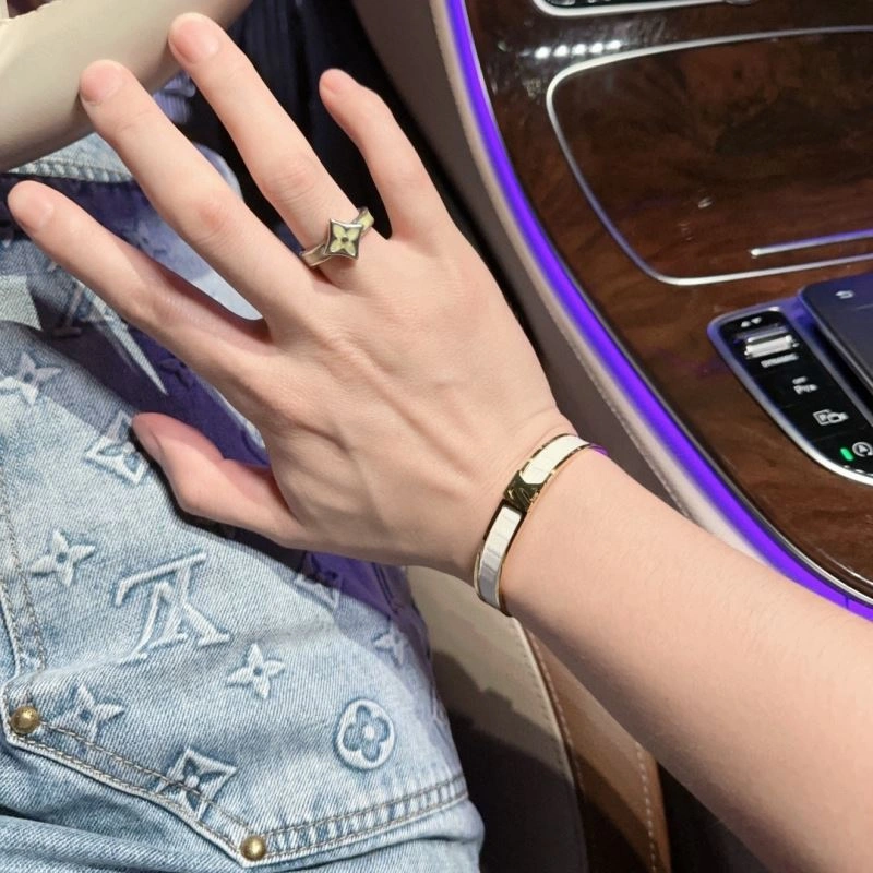 SunProtective Louis Vuitton Bracelets 251177