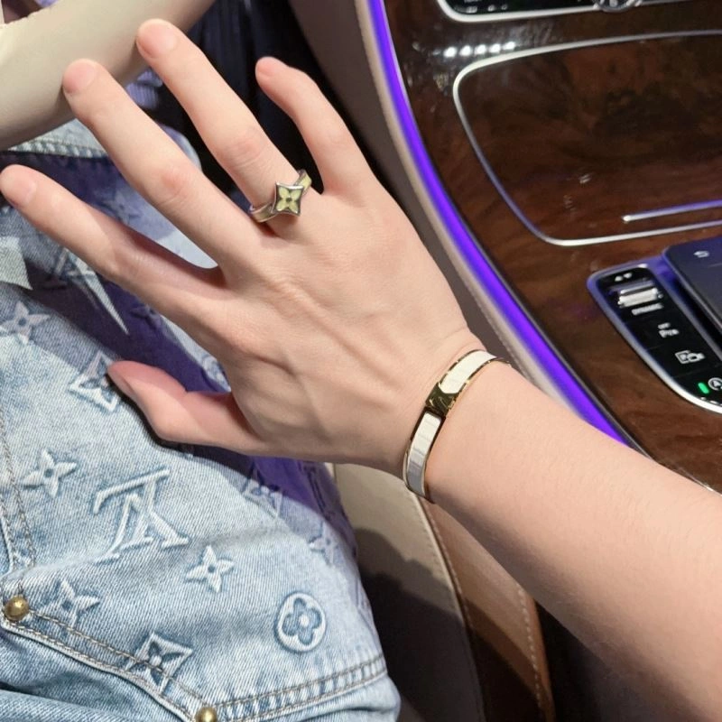 SunProtective Louis Vuitton Bracelets 251177